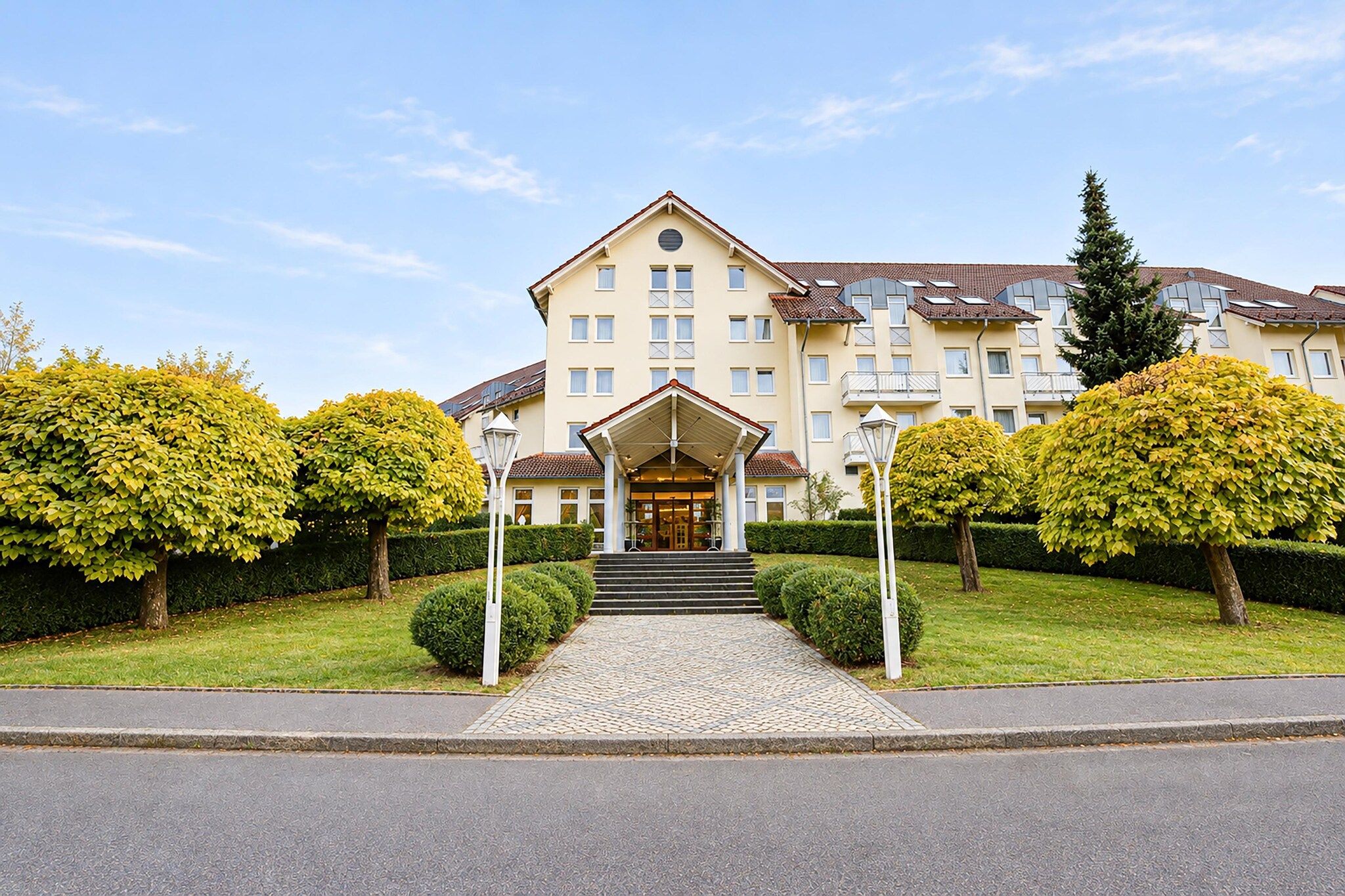 Hotel Exterior [summer]