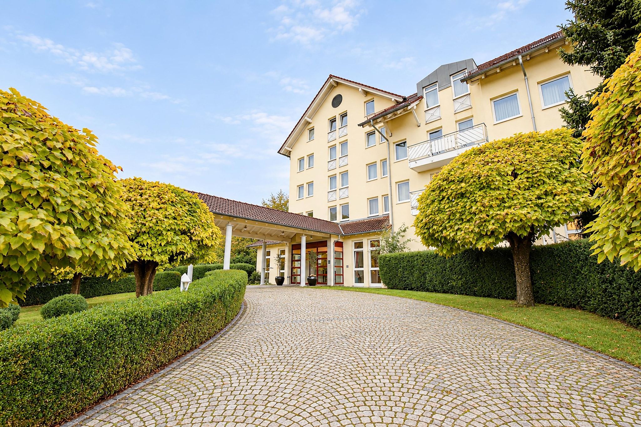 Hotel Exterior [summer]