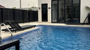 Pool - Central, Comfortable & Convenient Apartment Retreat (Accra)