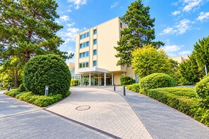 Hotel Exterior [summer]