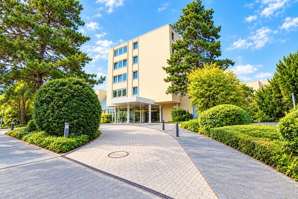 Hotel Exterior [summer]