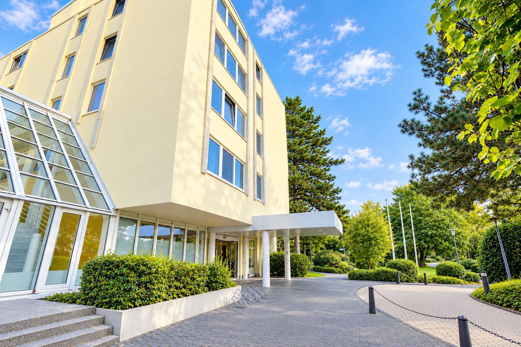 Hotel Exterior [summer]