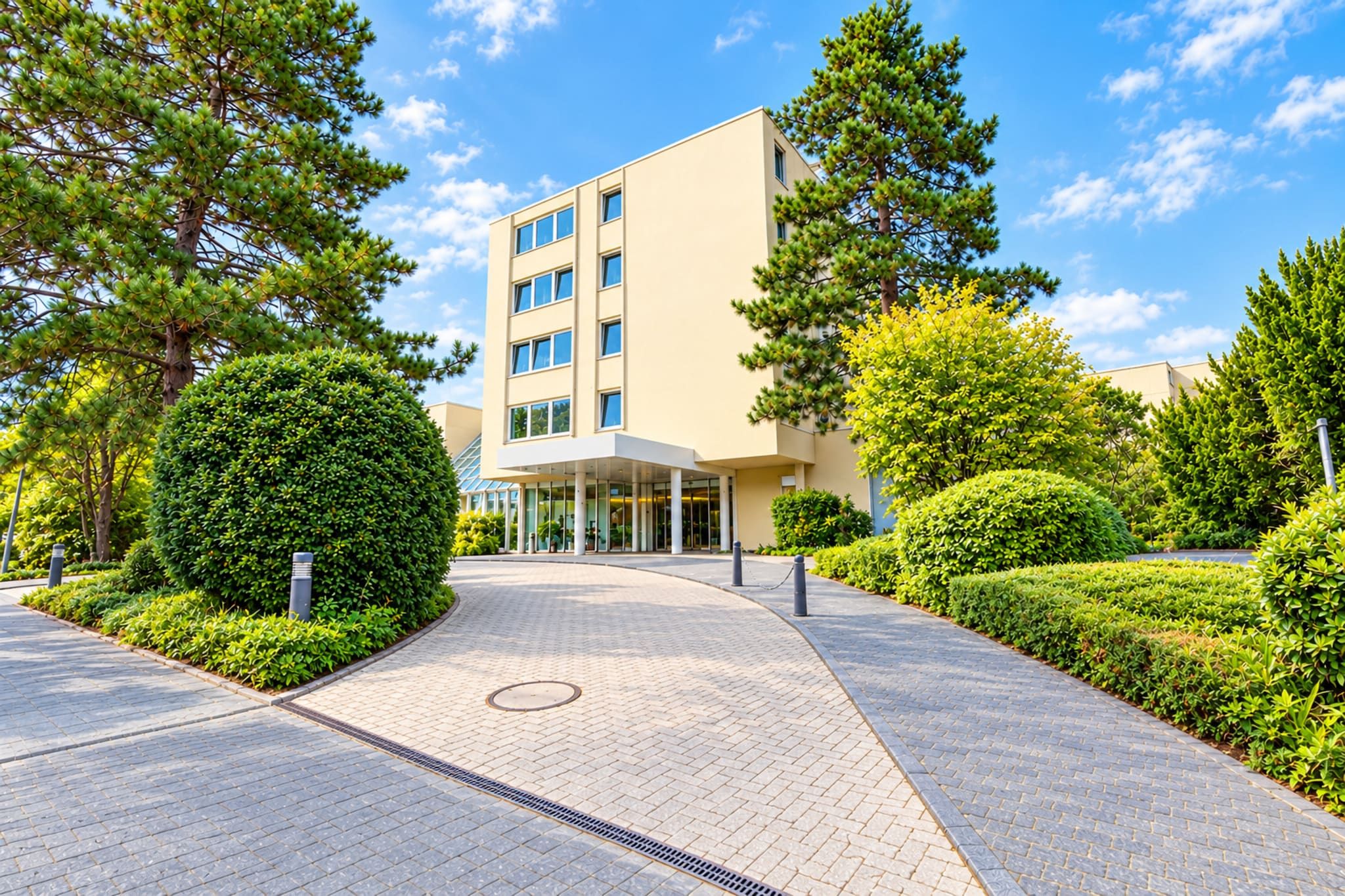 Hotel Außenbereich [Sommer]