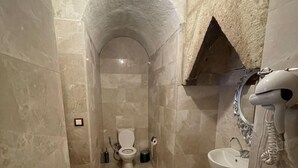 A bathroom with a toilet, sink, and hairdryer. - Dede Hostel Pansiyon (Ürgüp)