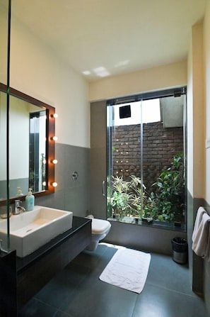 Bathroom - Saj By The Lake - Malshej Ghat Hotel (Murbad)