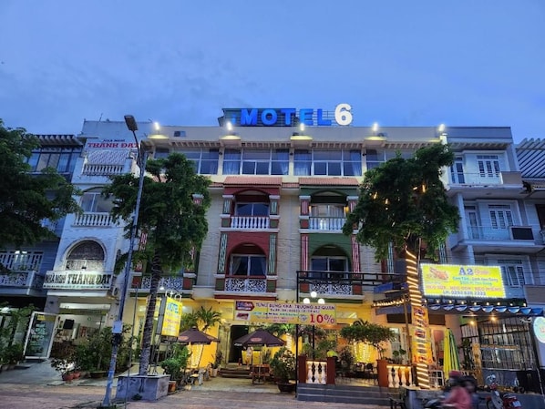 A multi-story building with a prominent 'Motel 6' sign.