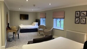 Room - Cottesmore Hotel Golf & Country Club (Crawley)