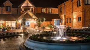 Exterior - Cottesmore Hotel Golf & Country Club (Crawley)