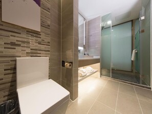 A modern bathroom with a toilet, a glass shower enclosure, and a towel rack. - Lifeng Hotel (Chongqing)