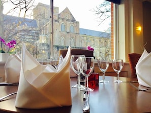 Dining - Winchester Cathedral View Retreat By Dancenter (Winchester)