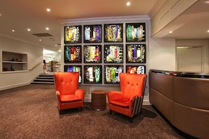 Lobby - Winchester Cathedral View Retreat By Dancenter (Winchester)