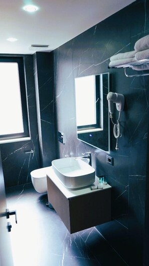 Bathroom - Arbnor Hotel (Tirana)