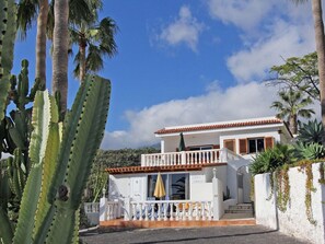 A two-story building with a white facade, a balcony with a railing, and a sign that reads 'CASA SIBILLE'. - Casa Sibylle EG (Candelaria)