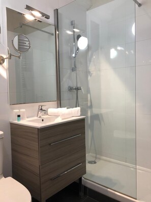 Bathroom - Hotel Les Jardins de Cassis (Cassis)