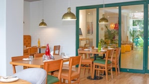 Dining - Bloom Hotel Brookefield (Bengaluru)