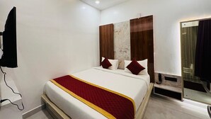 Deluxe Double Room, Hill View | WiFi (free) - SSB Residency (Tiruvannamalai)