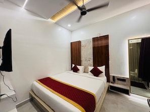 Deluxe Double Room, Hill View - SSB Residency (Tiruvannamalai)