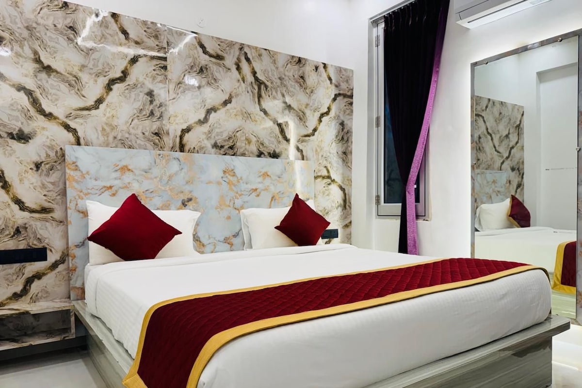Executive Double or Twin Room, Hill View | Desk, laptop workspace, free WiFi, bed sheets