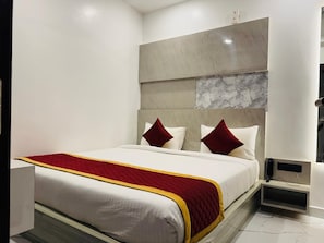 Deluxe Double Room, Hill View - SSB Residency (Tiruvannamalai)