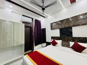Deluxe Double Room, Hill View - SSB Residency (Tiruvannamalai)