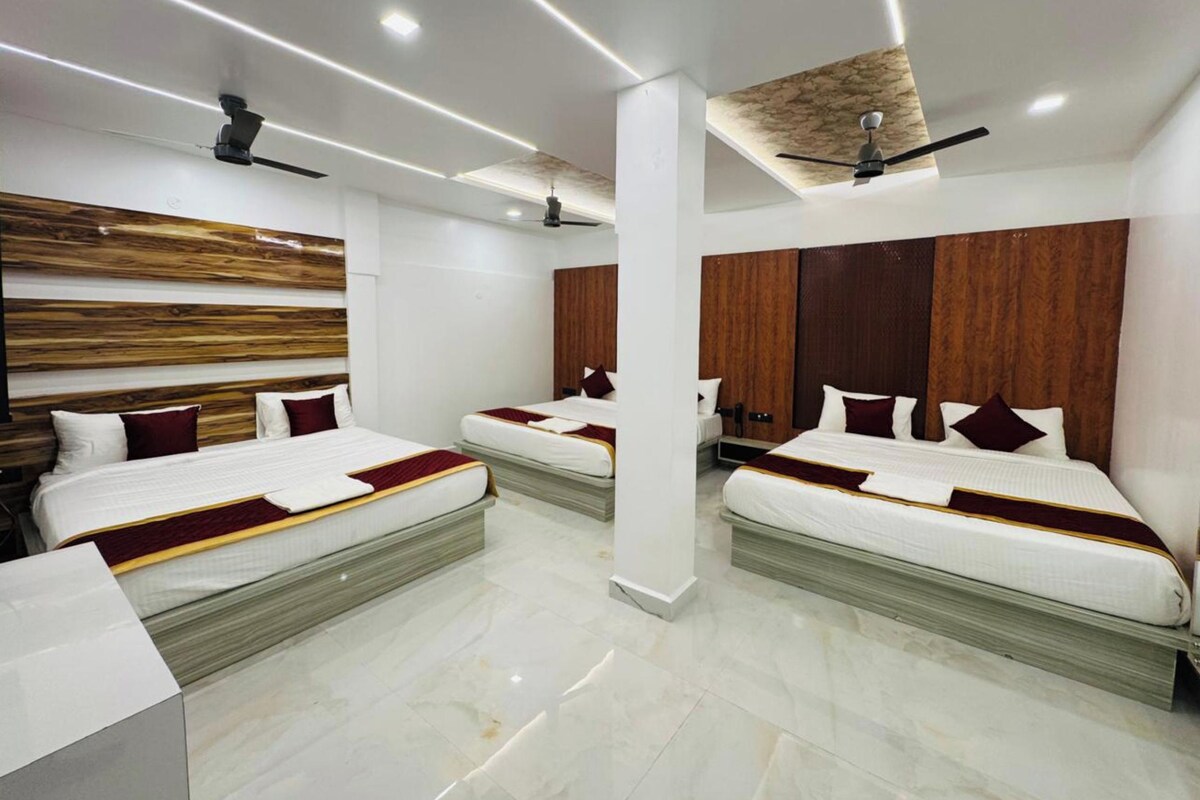 Family Room, Hill View | Meja, ruang kerja komputer riba, Wi-fi percuma, cadar katil 