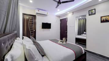 Deluxe Double Room | Desk, laptop workspace, blackout curtains, soundproofing