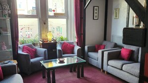 Reception - Happy Days Guesthouse (Bridlington)