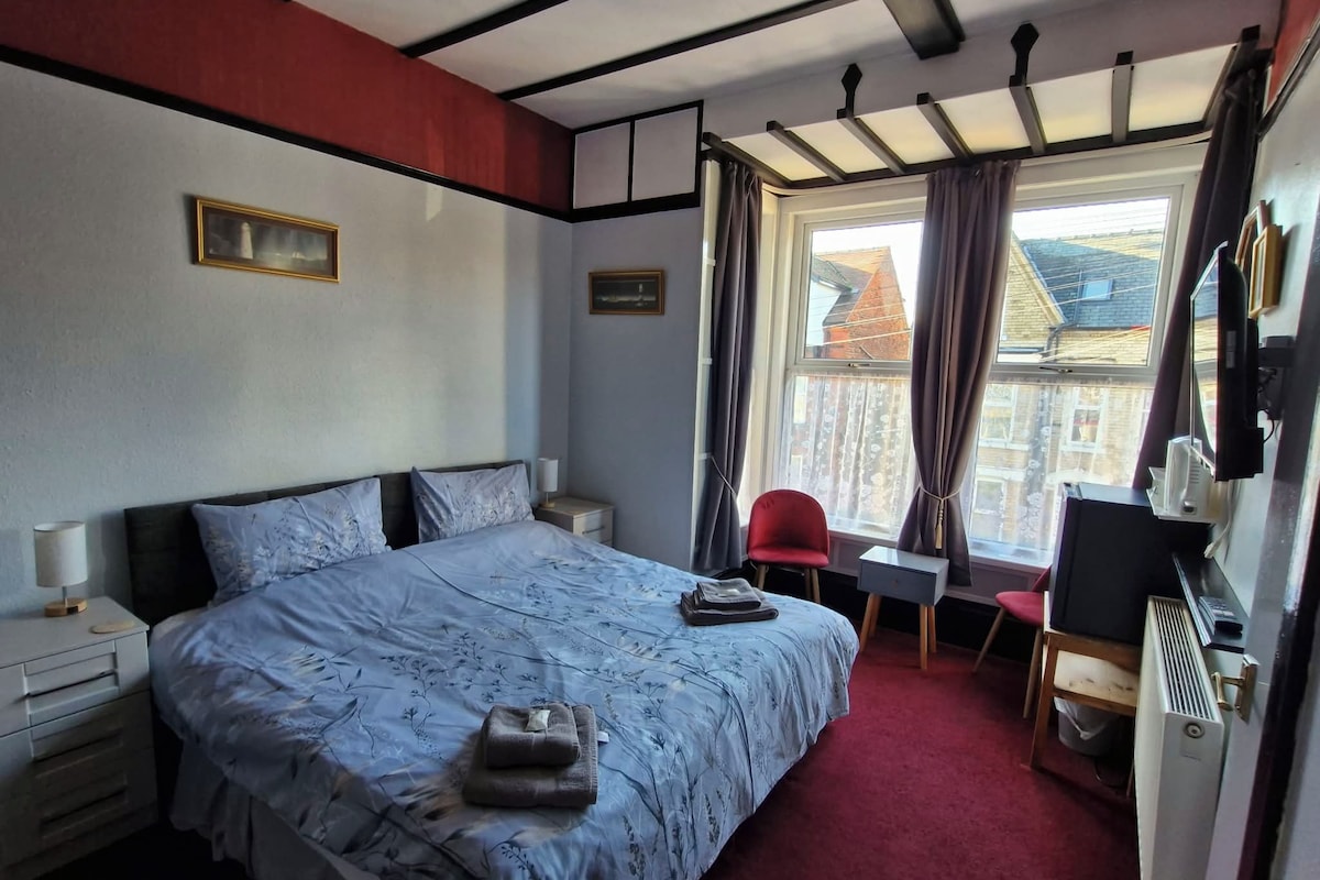 Double or Twin Room | Blackout curtains, iron/ironing board, free WiFi