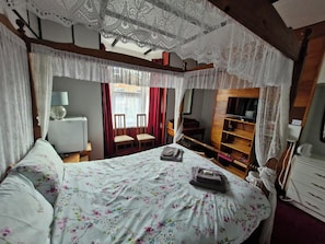 Double Room | Blackout curtains, iron/ironing board, free WiFi - Happy Days Guesthouse (Bridlington)