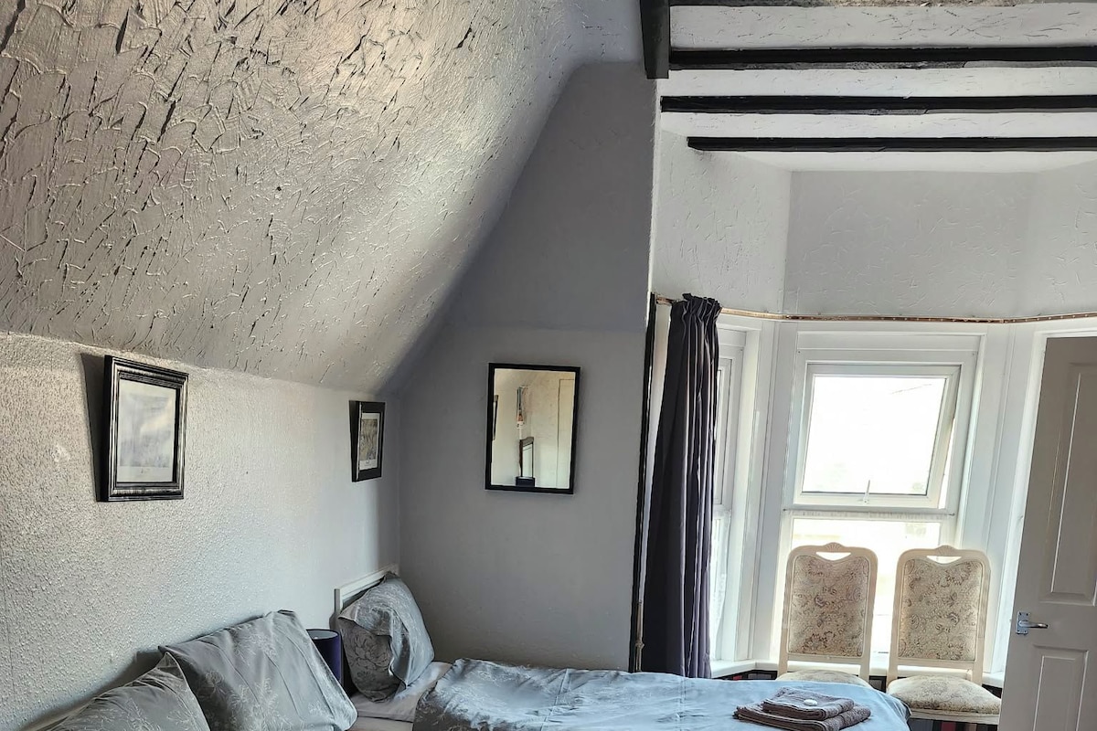Family Room | Blackout curtains, iron/ironing board, free WiFi