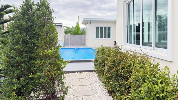 Hus – basic, terrasse, resort-utsikt | Basseng