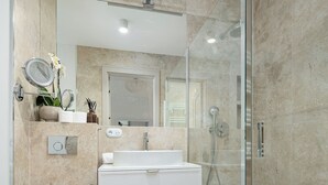 Apartment, Balkon | Badezimmer