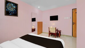 Classic Room | Free WiFi - Hotel O Lakdikapul Near Birla Mandir (Hyderabad)