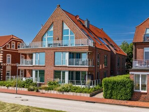 A modern two-story residential building with large windows, a brick facade, and a flat roof with solar panels. - Meer.loft.juist.9 (Juist)