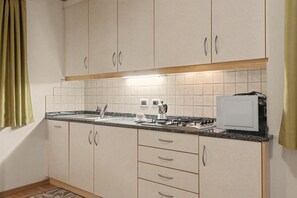 A kitchen with a sink, stove, and cabinets. - Apartment 'Wirthof  3' with Mountain View, Shared Terrace and Wi-Fi (La Valle)