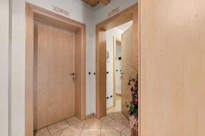 Interior - Apartment 'Wirthof  3' with Mountain View, Shared Terrace and Wi-Fi (La Valle)