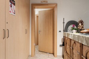 Interior - Apartment 'Wirthof  4' with Mountain View, Shared Terrace and Wi-Fi (La Valle)
