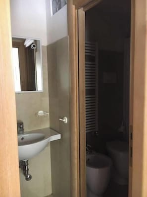 Bathroom - Vrbo Property (Cogne)