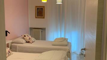 Iron/ironing board, WiFi, bed sheets