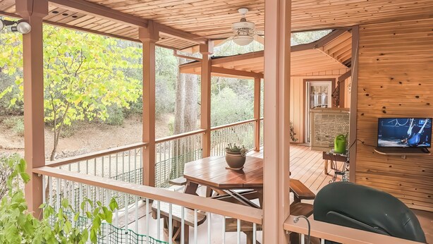Cottage, terras, uitzicht op tuin | Buiten dineren