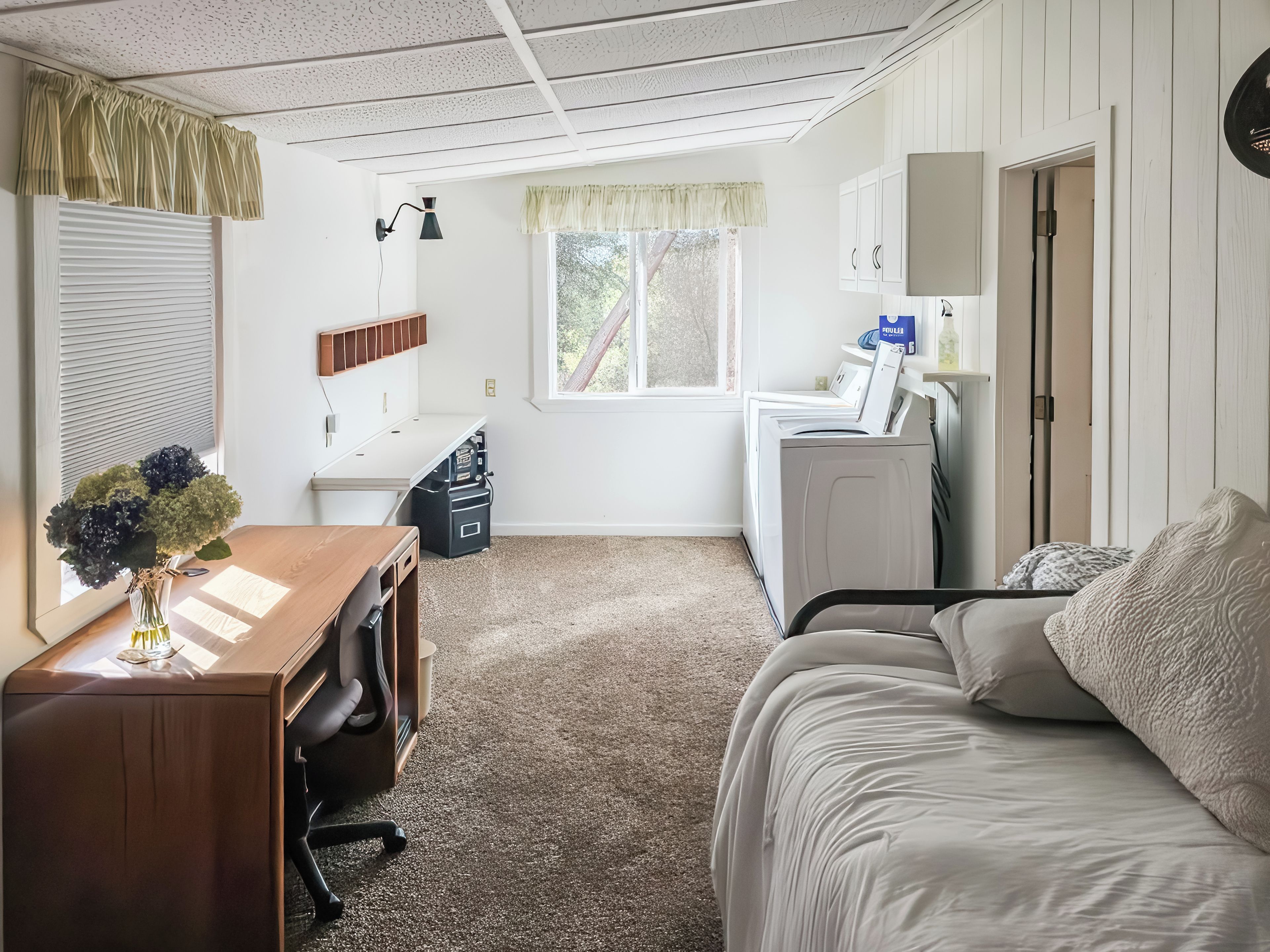 Cottage, Patio, Garden View | Iron/ironing board, WiFi (free), bed sheets