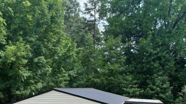 A single-story mobile home with a front porch and a small deck. - Hickory Heaven by the Lake (New London)