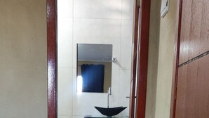 Bathroom - Retreat with camping space and gourmet area. (Guarapari)