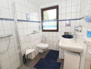 A bathroom with a toilet, sink, and shower area. - Holiday Apartment With 2 Bedrooms (Busumer Deichhausen)