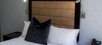 Q's Boutique Stay
