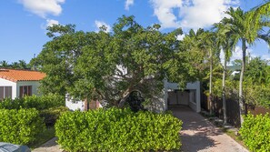 Elevated neighborhood perspective surrounded by dense greenery - Tropical 1BR Casita w/ Shared Pool Access (West Palm Beach)