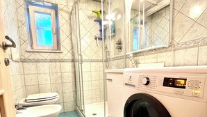 Bathroom - Vrbo Property (Predazzo)