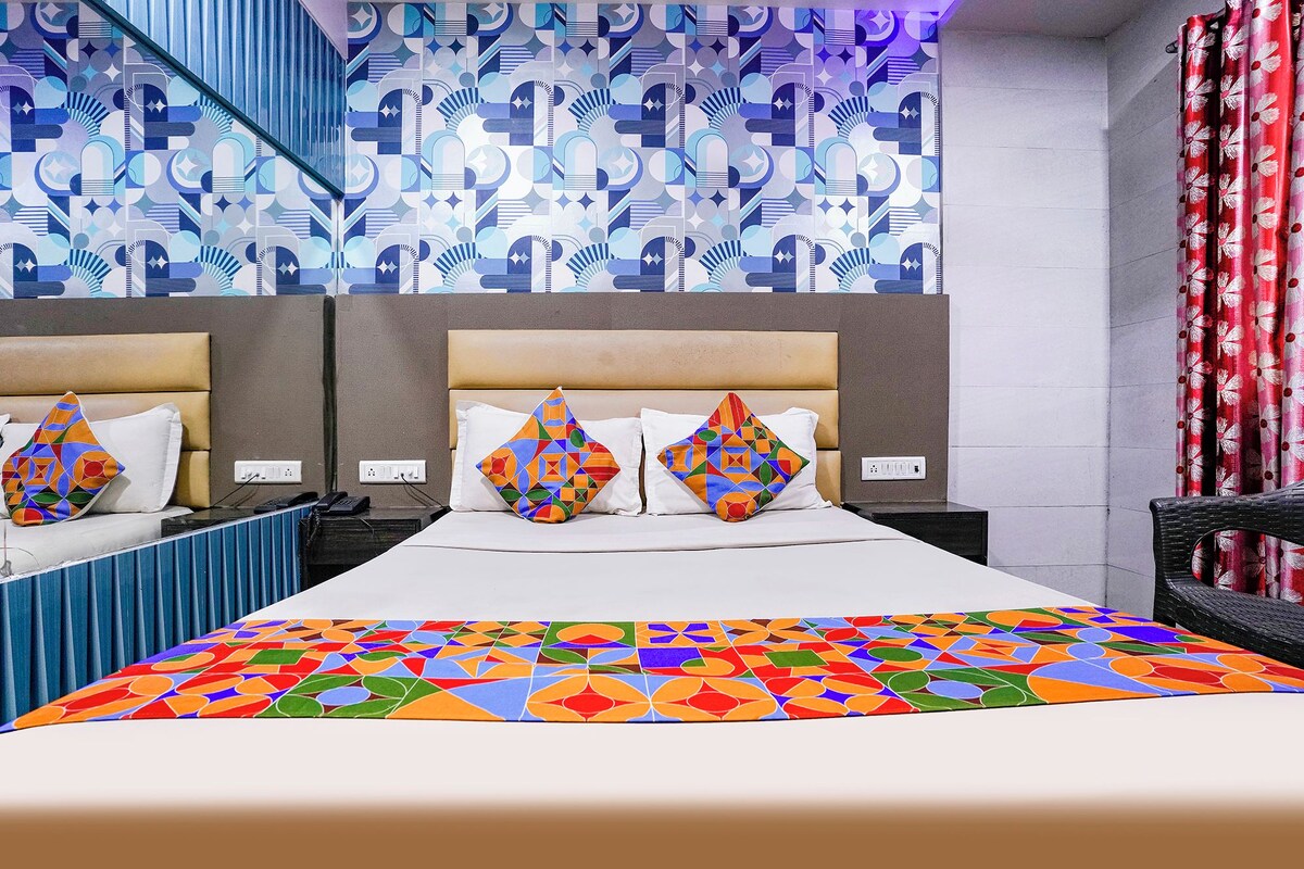 Deluxe Room | Egyptian cotton sheets, premium bedding, in-room safe, desk