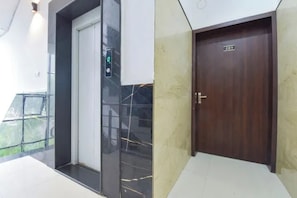 Unclassified image, 4 of 54, button - Fabhotel Utsah (Indore)