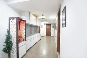 Lobby - FabHotel The Hide Away (New Delhi)